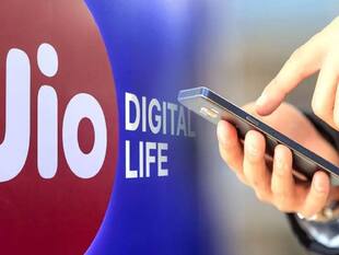 Best Reliance Jio Plans With OTT Subscription Under Rs 2000