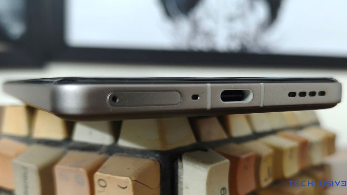 Realme GT 7 Pro bottom