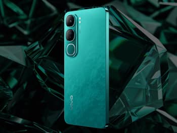 50MP कैमरा, 5000mAh बैटरी और 80W फास्ट चार्जिंग के साथ आया Vivo Y300 5G, यहां देखें पहली झलक