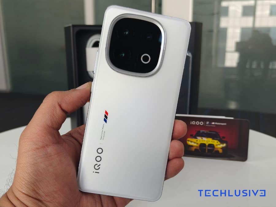 iQOO 13 5G भारत में लॉन्च, जानें कीमत और सभी स्पेसिफिकेशन IQOO 13 back