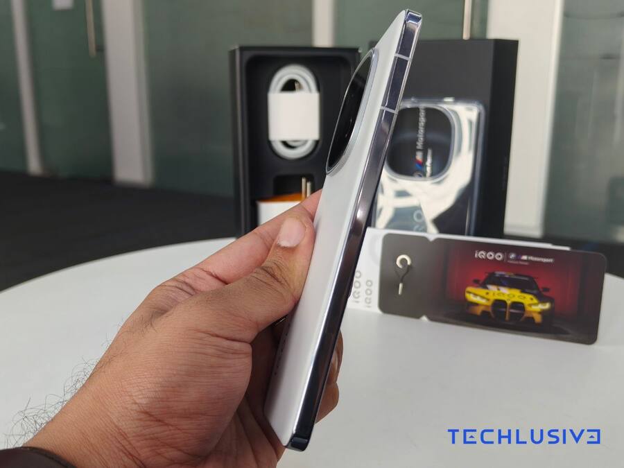 IQOO 13 left side shot