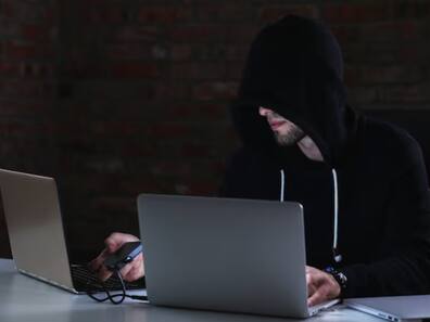 Year Ender 2024: Digital Arrest से AI Voice Scam तक, स्कैमर्स ने इन नए तरीकों से लोगों को बनाया अपना शिकार