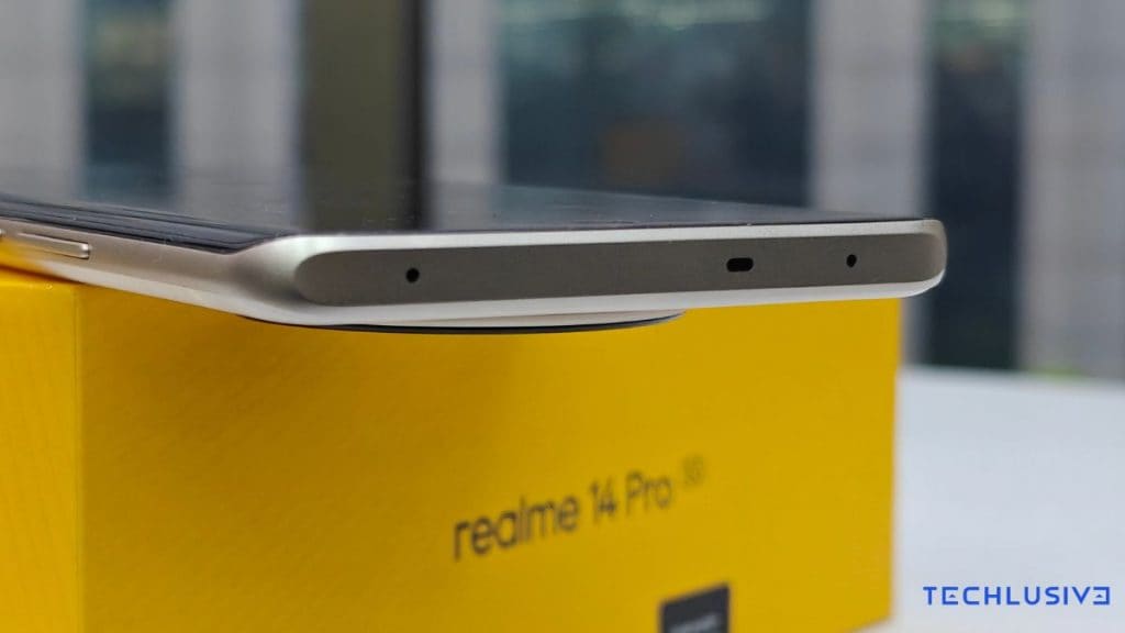 Realme 14 Pro top side