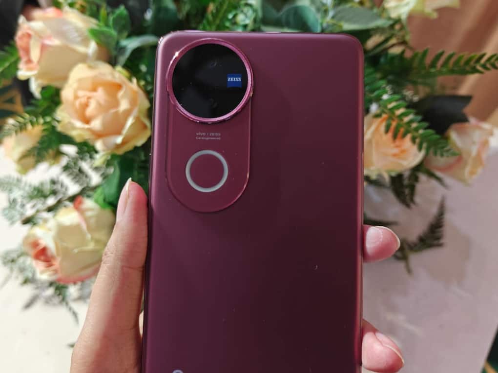 Vivo V50 (6)