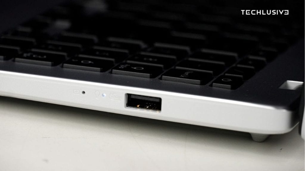 Asus Vivobook 16 right side