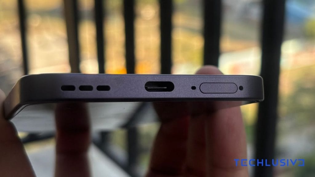 OPPO F29 5G USB port
