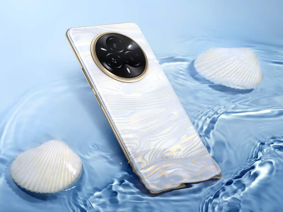 Realme का नया गेमिंग फोन जल्द देगा बाजार में दस्तक, मिलेगी 6000mAh की बैटरी Realme 14 Pro 5G (3)