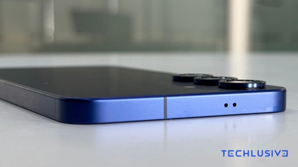 Samsung Galaxy S25 Plus top side