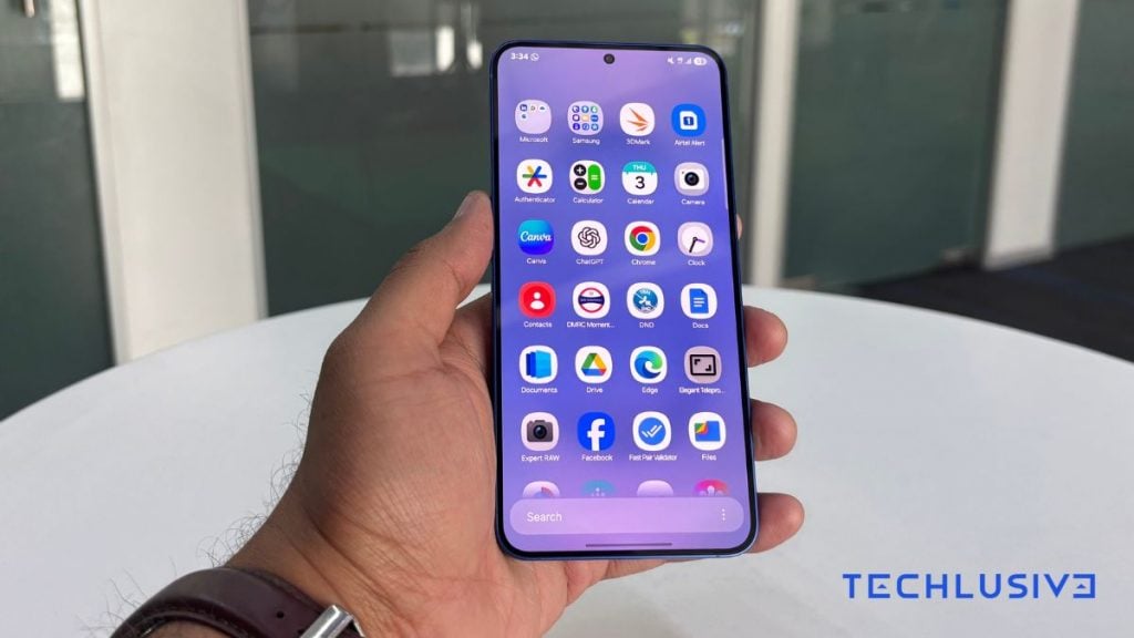 Samsung S25 Plus in hand 2