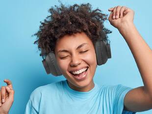 Best Headphones Under 1500 on Amazon: झूमने पर मजबूर कर देंगे ये हेडफोन, 1500 से कम में बनाएं अपना