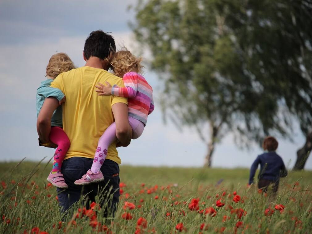 Father’s Day 2025 Gift Guide: 5 Handy Tech Gadgets Your Dad Will Actually Use