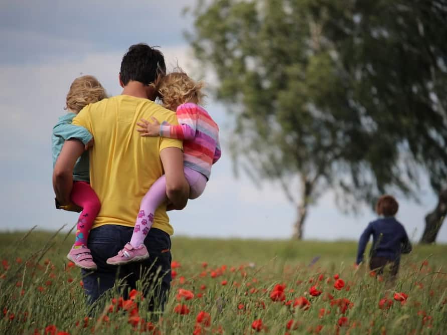 Father’s Day 2025 Gift Guide: 5 Handy Tech Gadgets Your Dad Will Actually Use
