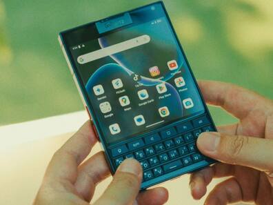 This Phone Brings a BlackBerry look with Modern Features: Check Out the Unihertz Titan 2 with QWERTY Keyboard, Dual Displays, and 5G Support