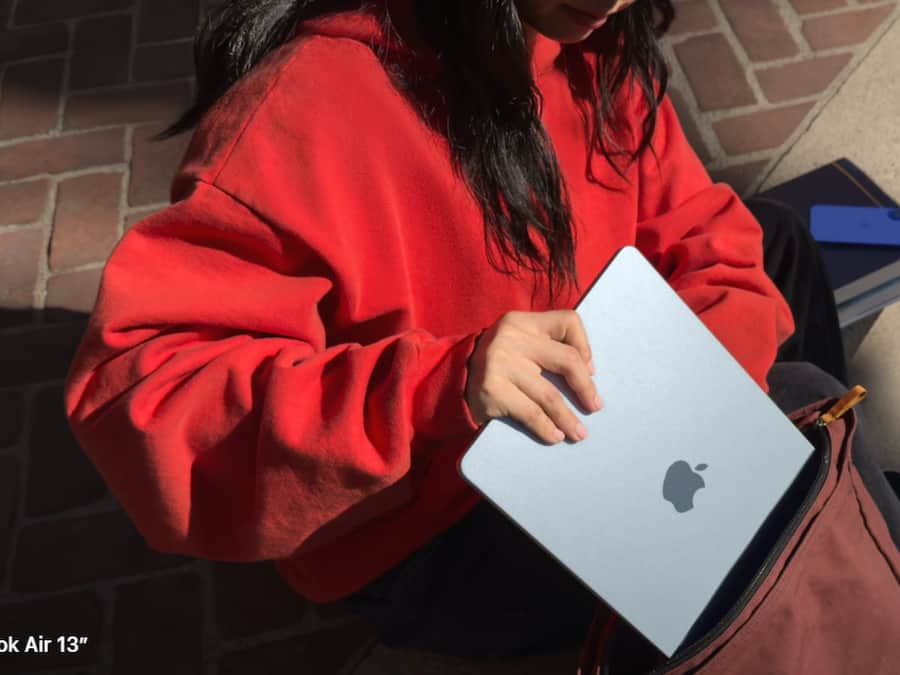 Apple MacBook Air Laptop (1)