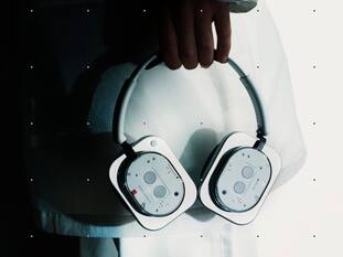 Nothing Headphone (1): ट्रांसपेरेंट डिजाइन के साथ लॉन्च हुआ धांसू हेडफोन, फुल चार्ज में 80 घंटे चलेगी बैटरी