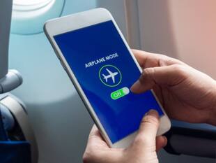 Flight Mode: केवल हवाई सफर के लिए नहीं, इन कामों के लिए भी किया जा सकता है एयरप्लेन मोड का इस्तेमाल