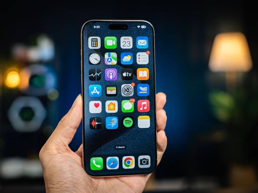 लॉन्च से पहले लीक हुआ iPhone Fold का स्क्रीन साइज, Samsung Galaxy Z Fold 7 से होगा छोटा!