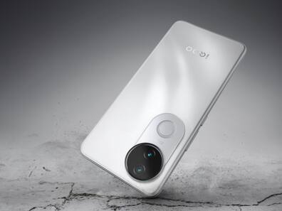 50MP कैमरा और 5700mAh बैटरी के साथ आया iQOO Z10R, यहां देखिए स्मार्टफोन की पहली झलक