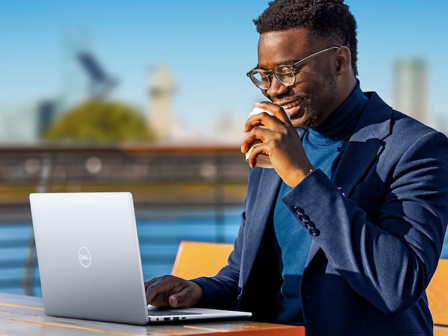 DELL 14 (2025) Intel Core i3