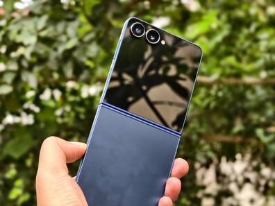 Samsung Galaxy Z Flip 7 Review: Fashion Statement or a Practical FLIP?