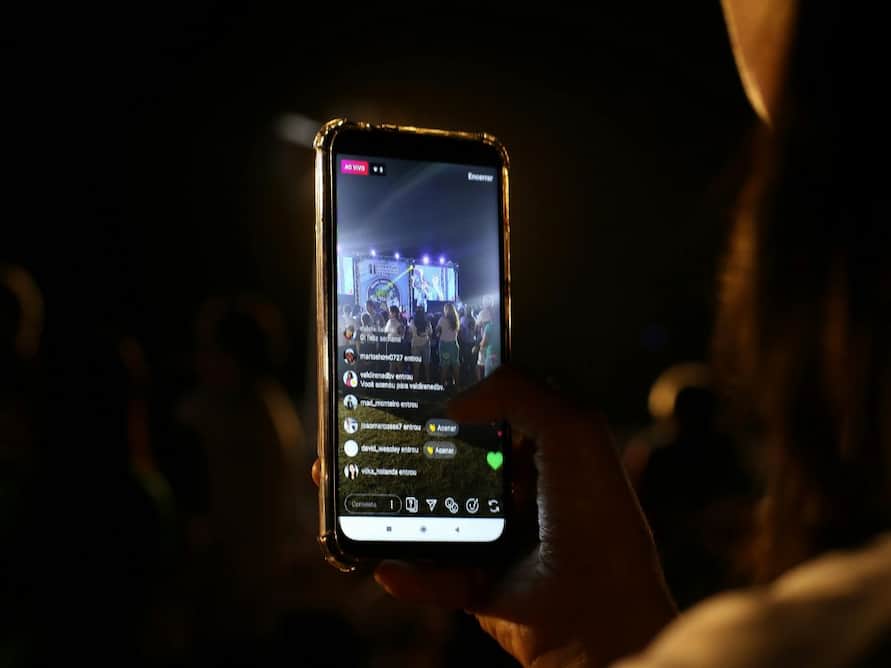Instagram Limits ‘Live’ Feature To Accounts With Over 1,000 Followers: What It Means For Users