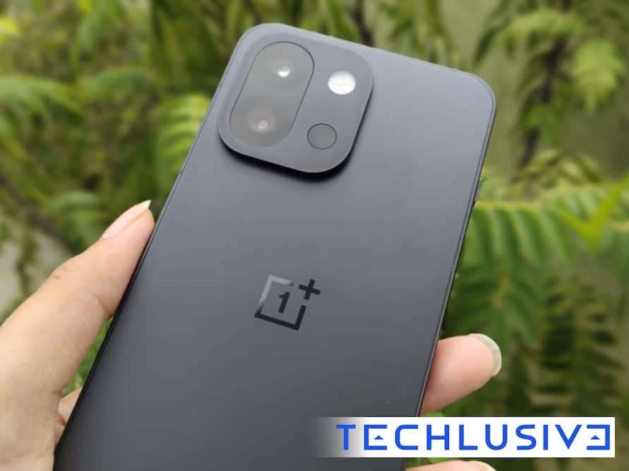 OnePlus 15 की फोटो हुई लीक, देखने को मिली फ्लैगशिप फोन की पहली झलक