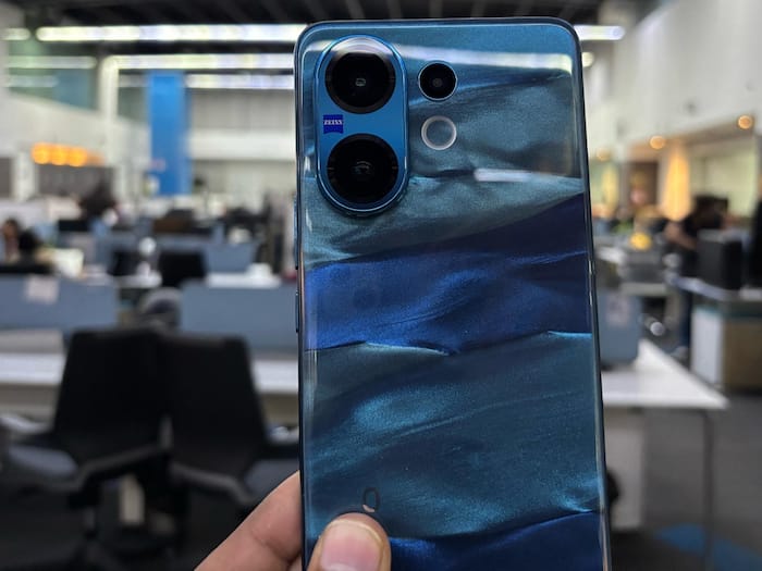 Vivo V60