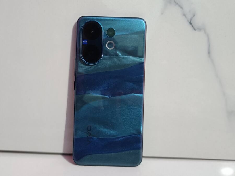 Vivo V60 5G (4)