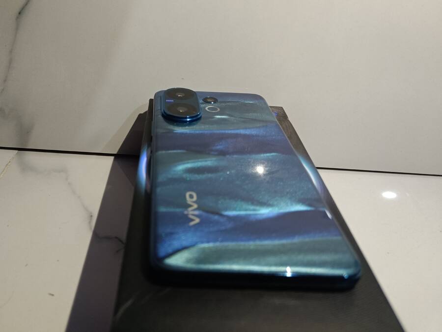 Vivo V60 5G (5)