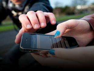 फोन चोरी से बचाएगी यह सिंपल सेटिंग! 90% लोग नहीं जानते इस सीक्रेट फीचर के बारे में