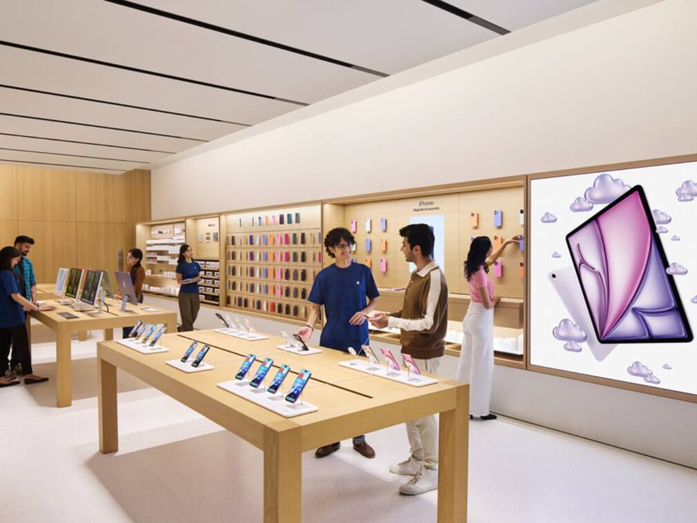 नोएडा में खुला गया भारत का 5वां Apple Store, जानिए क्या है खास