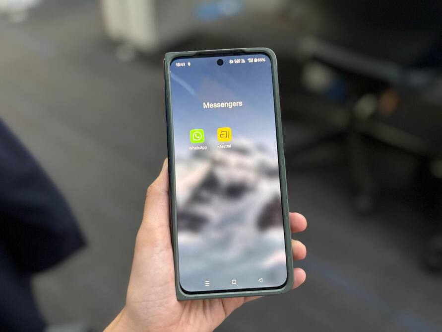 Made In India Arattai vs Meta's WhatsApp: What's Different And Same Between These Two Messenger Apps