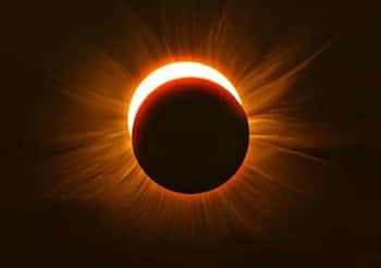 Chandra Grahan 2025: आज रात अपने फोन पर Live देखें चंद्र ग्रहण वाला Blood Moon, जानें कब और कहां देख सकेंगे