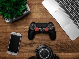 6 Best Under 1 Lakh Laptops That Handle Gaming, Editing, And More With Ease