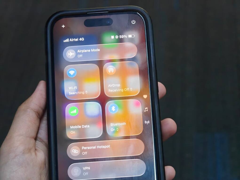 iOS 26 Liquid GLass
