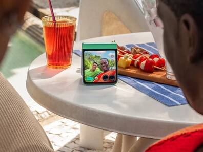 Motorola नए साल में ला रहा अपना पहला फोल्डेबल फोन! Samsung और Vivo को मिलेगी टक्कर