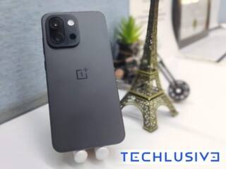 6 Best Compact Phones For One-Hand Use In 2025