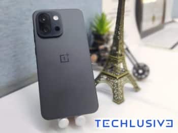 6 Best Compact Phones For One-Hand Use In 2025