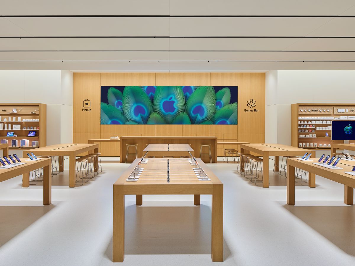 Apple Noida Outlet Opens For Customers, Becoming The Fifth Apple Store In India