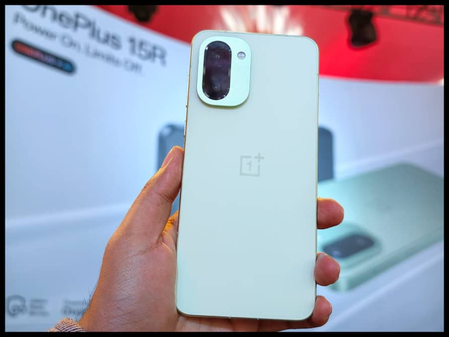 165Hz डिस्प्ले और 7400mAh बैटरी वाले OnePlus 15R पर हजारों रुपये का Discount, अभी इतने सस्ते में खरीदें