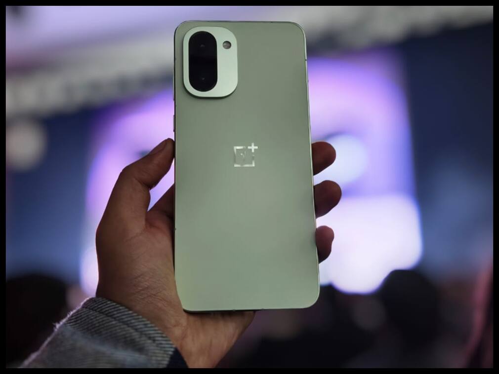 рд▓реЙрдиреНрдЪ рд╕реЗ рдкрд╣рд▓реЗ OnePlus 15T рдХрд╛ рдХреИрдорд░рд╛ рд╣реБрдЖ рд▓реАрдХ, рдкреНрд░реЛрд╕реЗрд╕рд░ рдФрд░ рдбрд┐рд╕реНрдкреНрд▓реЗ рд╕реЗ рднреА рдЙрдард╛ рдкрд░реНрджрд╛