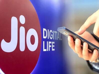 Jio के इस प्लान के आगे Airtel पड़ा फीका, रोज 2GB डेटा के साथ 12 OTT ऐप मिल रहे फ्री