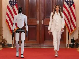 White House में Melania Trump के साथ नजर आया इंसानों जैसा रोबोट, आखिर क्या है इसकी खासियत?