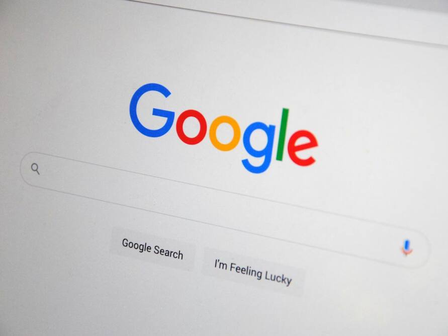 Google is rewriting headlines in Search using AI, and publishers are not happy