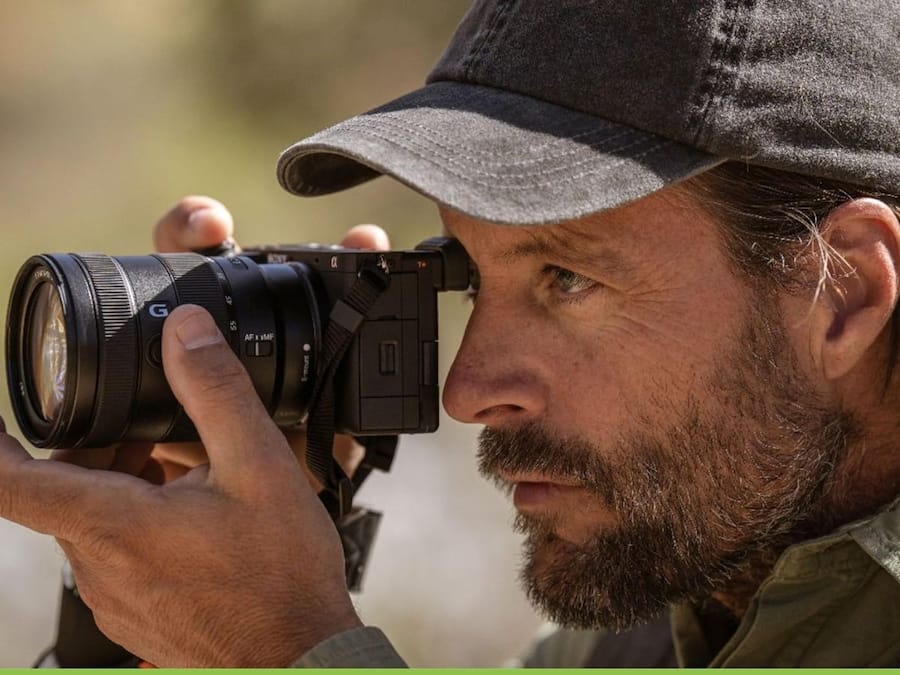 Sony Alpha ILCE-6700M APS-C Interchangeable-Lens Mirrorless Camera