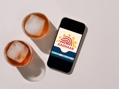 नए स्मार्टफोन में पहले से नहीं मिलेगा Aadhaar App, सरकार ने वापस लिया प्रस्ताव