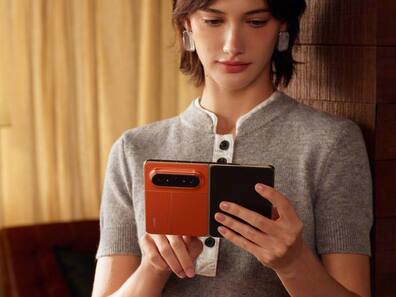 Huawei to bring first wide foldable phone ahead of Apple, Samsung