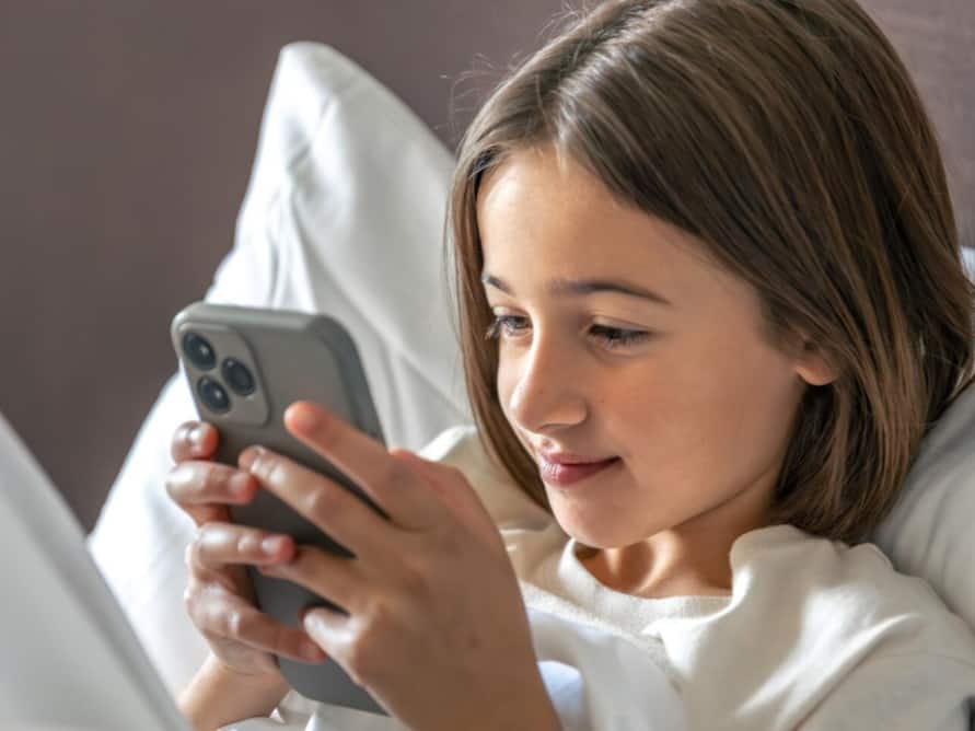 Smart Gadgets: बच्चों की मोबाइल एडिक्शन पर ये डिवाइस लगाएंगे लगाम, स्क्रीन टाइम कम करने के साथ बढ़ाएंगे क्रिएटिविटी