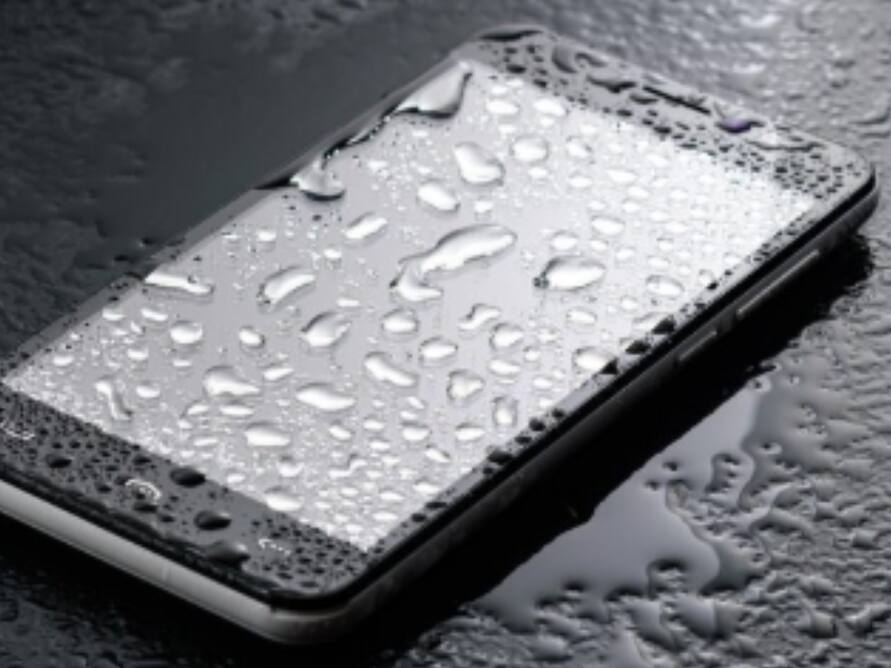 बारिश में भीग गया आपका स्मार्टफोन, सुखाने के लिए तुरंत करें ये काम
