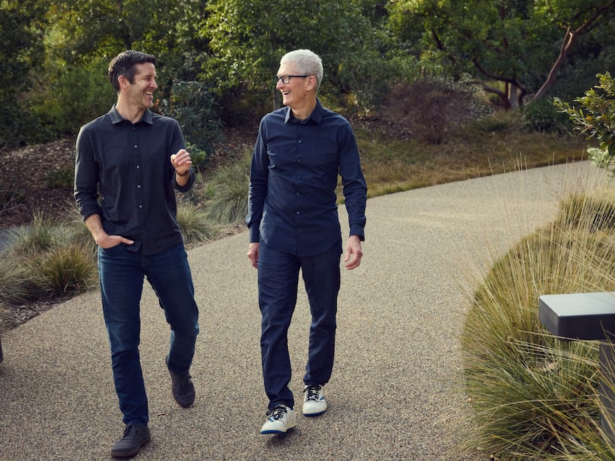 Apple में ऐतिहासिक बदलाव, Tim Cook ने छोड़ा CEO का पद, अब John Ternus संभालेंगे कमान